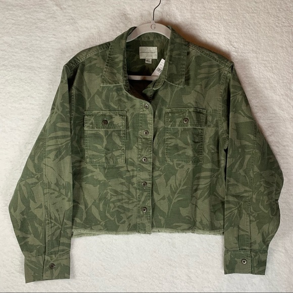 American Eagle Outfitters Jackets & Blazers - NWT American Eagle Green Camo Fern Jungle Cropped Jacket Frayed Hem Women's S.